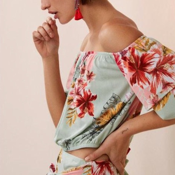 NWT Floral Off The Shoulder Ruffle Sleeve Crop Top - Picture 2 of 6